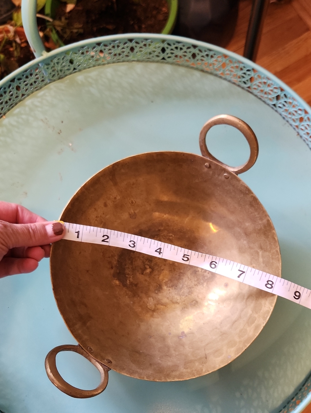 Hammered Brass Two-Handle Serving Bowl India 3 Footed Home Kitchen Vintage Brass - Picture 5 of 6
